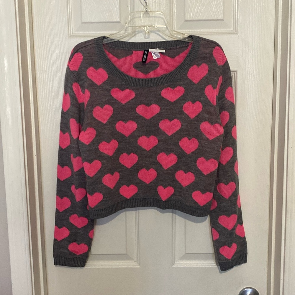 H&M pink heart sweater new! ❤️